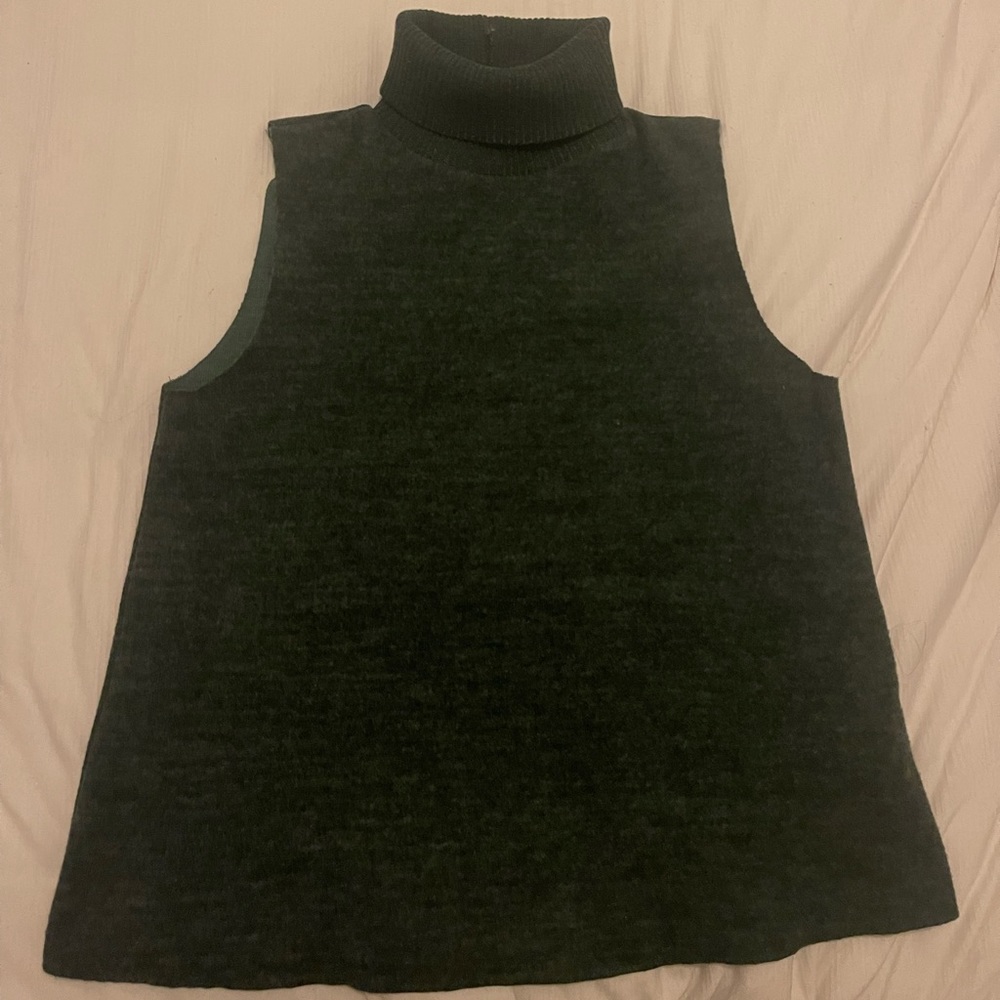 Forest green sleeveless turtleneck top
